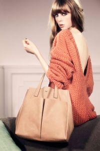 edie_anya_hindmarch_vogue_25oct11_1280_5.jpeg