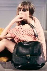 edie_anya_hindmarch_vogue_25oct11_1280_6.jpeg