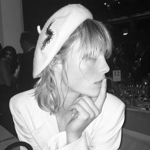 edie_bfa2016_alexachung_2.jpg