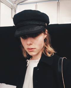 edie_burberry_aw16_elleuk.jpg