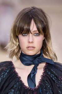 edie_chloe_aw16_fashionnetwork_585ce7aa.jpg