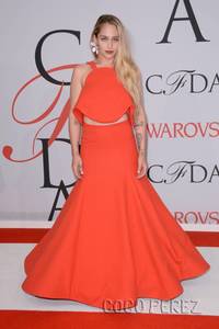 jemima-kirke-rosie-assoulin-cfda-awards-wenn-6__oPt.jpg