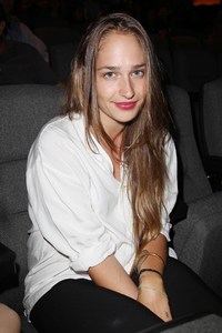 jemima-kirke_glamour_29jul13_REX_b_720x1080.jpg