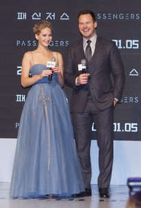 jlaw161216BZNimage1018.jpg