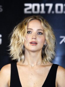 jlaw161216BZNimage4.jpg