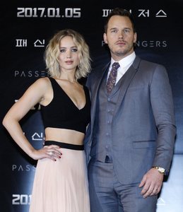 jlaw161216BZNimage9.jpg