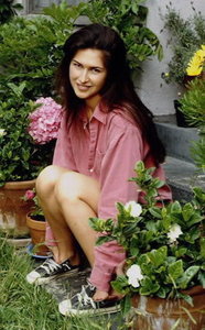 karina_lombard_squatting_62yeHUy.sized.jpg