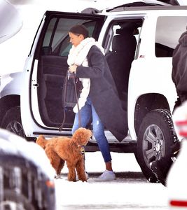 miranda-kerr-flies-out-of-jackson-hole-wy-12-28-2016-4.jpg