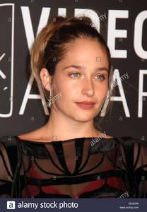 new-york-new-york-usa-25th-aug-2013-actress-jemima-kirke-attends-the-DD4ER6.jpg