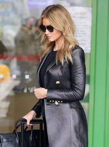 rosie-huntington-whiteley-arrives-at-milan-airport-12-14-2016-20.jpg