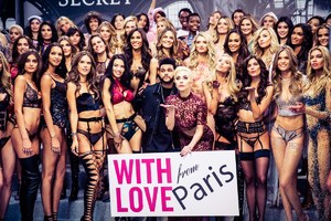 victorias-secret-fashion-show-2016-ss21.jpg