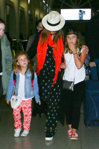 Jessica+Alba+Jessica+Alba+Family+Seen+LAX+_6m6C_jTNNax.jpg