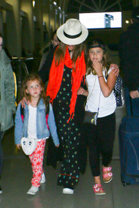 Jessica+Alba+Jessica+Alba+Family+Seen+LAX+w8dZRsxkngdx.jpg