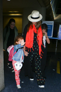 Jessica+Alba+Jessica+Alba+Family+Seen+LAX+udKh2FhsyeWx.jpg