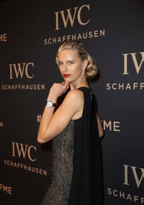 Karolina+Kurkova+IWC+Schaffhausen+SIHH+2017+UpJ5DsD0KnAx.jpg