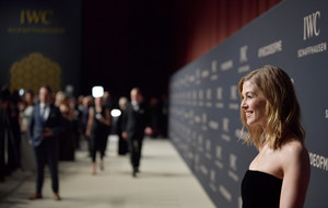 Rosamund+Pike+IWC+Schaffhausen+SIHH+2017+Decoding+PhfHZTmz2DNx.jpg