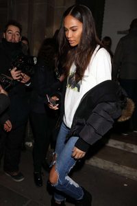 Joan-Smalls -Leaves-Givenchy-Fashion-Show--04-662x993.jpg