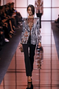 Giorgio+Armani+Prive+Runway+Paris+Fashion+RzYuGDZCeOrx.jpg