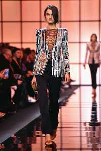 Giorgio+Armani+Prive+Runway+Paris+Fashion+AO5TsSYf07mx.jpg