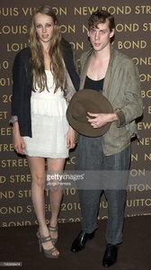 edie_Louis Vuitton Bond Street Maison_launch_25may10_getty.jpg