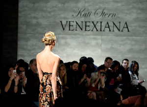 Venexiana+Runway+Mercedes+Benz+Fashion+Week+QgsOIYCvMYNl.jpg