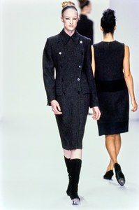 CALVIN-KLEIN-FALL-1995-RTW-13-JADE-PARFITT-CN10040656.jpg