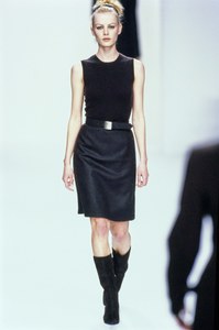 CALVIN-KLEIN-FALL-1995-RTW-16-EMMA-BALFOUR-CN10040662.jpg