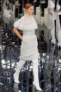 Chanel_Runway_Paris_Fashion_Week_Haute_Couture_vkHJgwG8bxcx.jpg