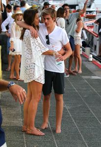 Cindy-Crawford-Feet-2564157.jpg