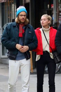 Elsa-Hosk-with-Tom-Daly-out-in-NYC--01-662x993.jpg