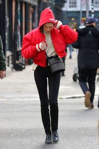 Elsa-Hosk-with-Tom-Daly-out-in-NYC--02-662x993.jpg