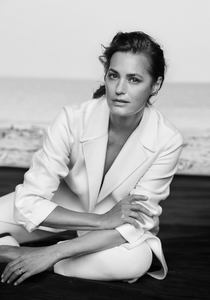 Giorgio_Armani-New_Normal-2016-Campaign-07-Yasmin_LeBon-by-Peter_Lindbergh.jpg