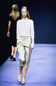 PRADA-SPRING-1998-RTW-03-ESTHER-DE-JONG-CN10033092.jpg