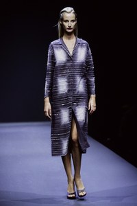 PRADA-SPRING-1998-RTW-62-ESTHER-DE-JONG-CN10033219.jpg