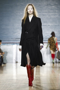 Vivienne-Westwood-Menswear-FW17-London-3677-1483979252-bigthumb.jpg