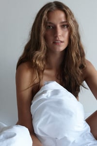 Vogue-Brazil-January-2017-Fernanda-Liz-by-Rob-Northway-3.jpg