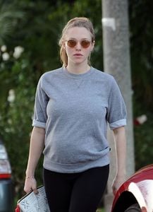 amanda-seyfried-leaving-her-house-in-studio-city-1-15-2017-1.jpg