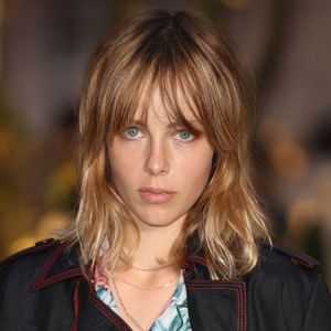 edie_burberry_2016_vogue_1350.jpeg