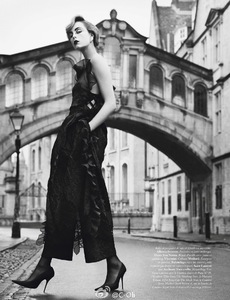 edie_vogue_paris_feb17_c_oli_2.jpg