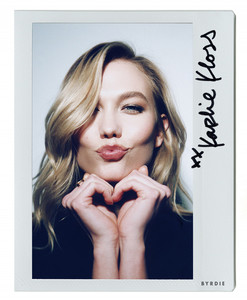 exclusive-karlie-kloss-on-her-diet-brows-and-staying-stress-free-2114204.640x0c.jpg