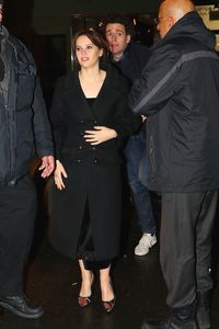 felicity-jones-arriving-for-a-post-snl-show-celebration-in-ny-1-14-2017-3.jpg