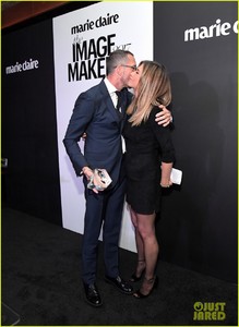 jennifer-aniston-honors-hairstylist-chris-mcmillan-at-marie-claires-image-maker-awards-09.jpg