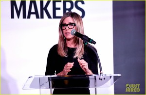 jennifer-aniston-honors-hairstylist-chris-mcmillan-at-marie-claires-image-maker-awards-10.jpg