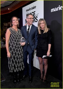 jennifer-aniston-honors-hairstylist-chris-mcmillan-at-marie-claires-image-maker-awards-11.jpg