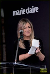 jennifer-aniston-honors-hairstylist-chris-mcmillan-at-marie-claires-image-maker-awards-12.jpg