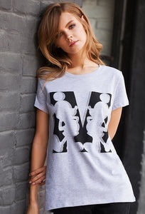 katalog_byuste_9750a_seryy_print_zerkal_futbolka_futbolka.jpg