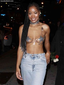 keke_palmer_plastic_bra_0001.jpg