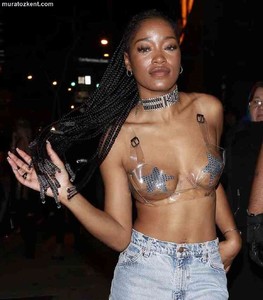 keke_palmer_plastic_bra_0002.jpg
