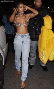 keke_palmer_plastic_bra_0003.jpg