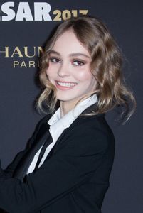 lily-rose-depp-chaumet-le-cinema-the-revelations-gala-in-paris-1-16-2017-8.jpg